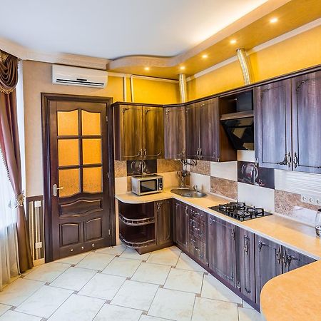 Beautiful Apartment D.Galytskogo Lviv Exterior photo